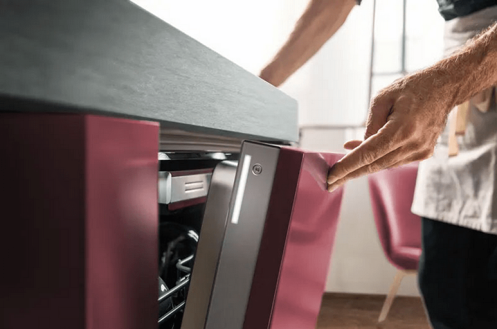 Λειτουργεί το πλυντήριο πιάτων; Ελέγξτε τον φωτισμό.